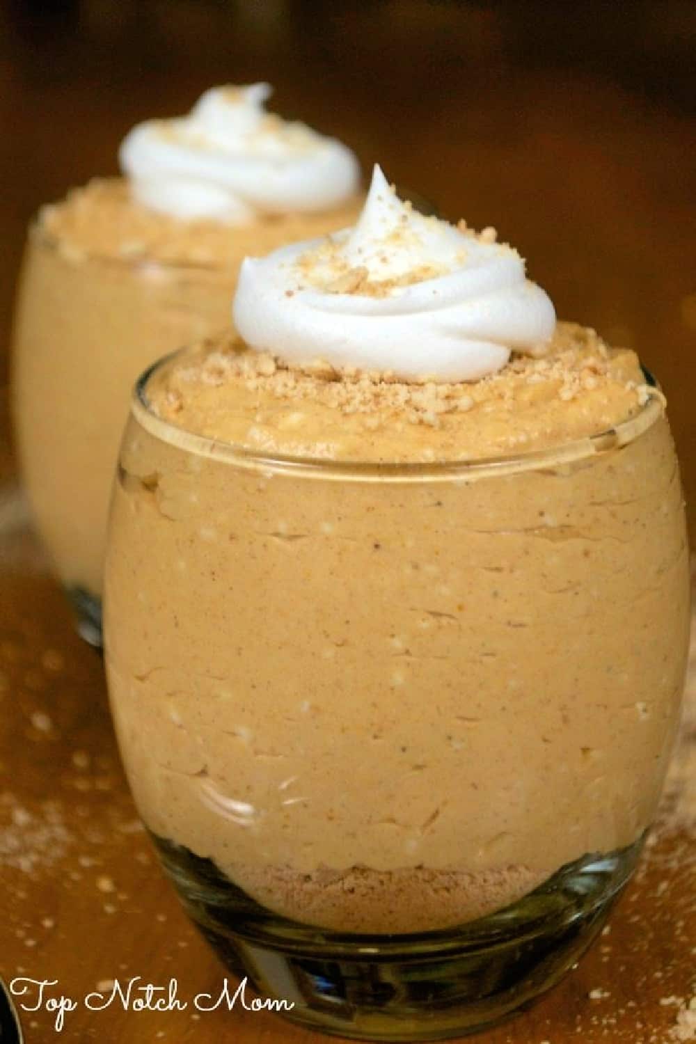 These creamy pumpkin cheesecake cups are the perfect Fall no-bake treat. It's a quick and easy delicious dessert that's fabulous for Fall. #pumpkinspice #nobakedessert #pumpkindessert via @jugglingactmama