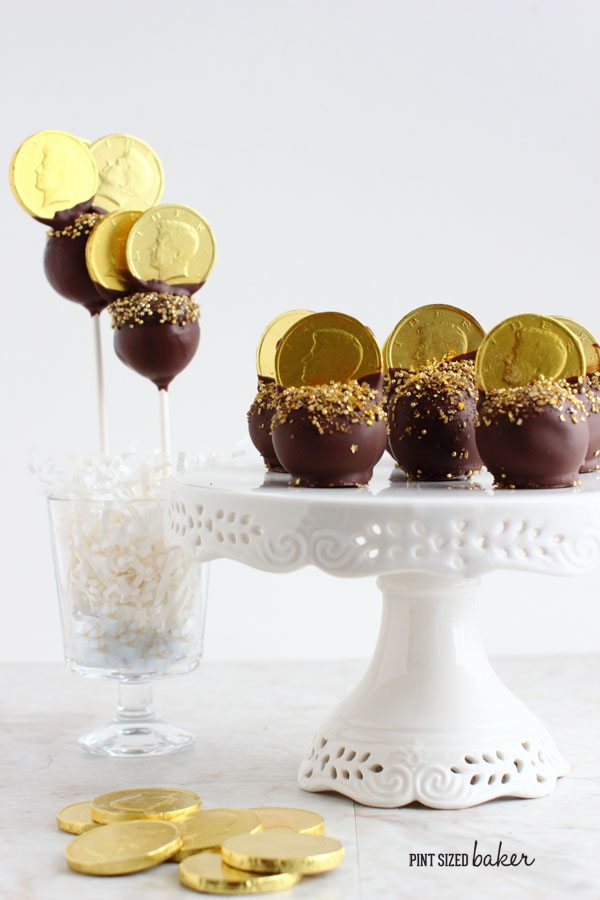 These chocolate covered gold Cake Pops are a breeze to make and all the kids will love them! They are great for St. Patrick's Day, Pirate birthday or a Retirement Party. via @jugglingactmama