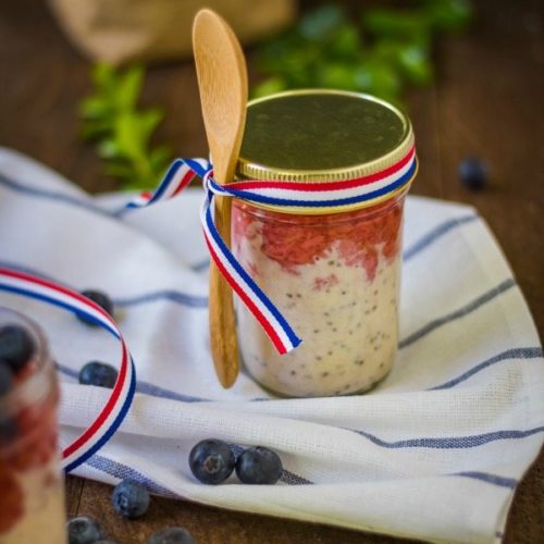 OVERNIGHT OATS WITH RHUBARB SAUCE