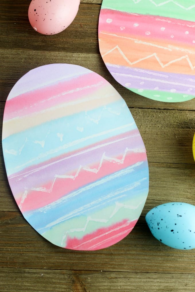 Using wax to draw on Easter eggs is a fun way to create unique designs on each of your eggs. This simple art project uses the same concept to turn plain white paper into pretty pastel Easter artwork. via @jugglingactmama