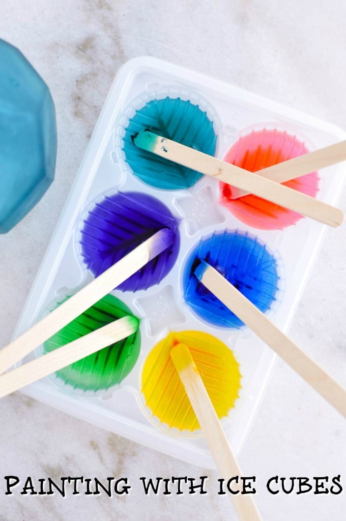 Painting with Ice Cubes - When the weather is hot and humid, the kids will love this fun and easy Ice Cube Painting activity! via @jugglingactmama