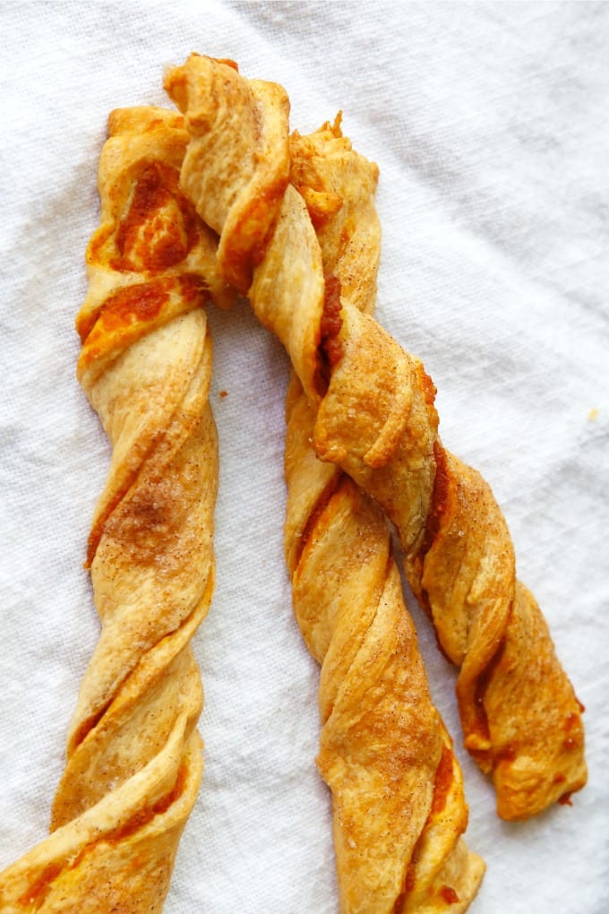 Just a few pantry staples make these simple puff pastry twists. Get the flavor of your favorite coffee house pumpkin spice dessert at home. via @jugglingactmama