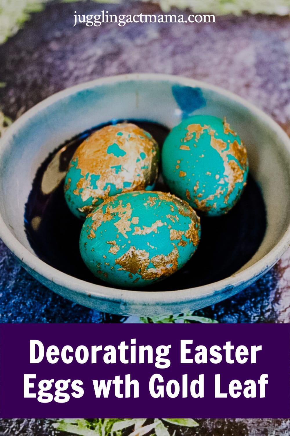 In this step-by-step tutorial, we'll show you how your can create your own stunningly beautiful DIY Gold Leaf Easter Eggs! via @jugglingactmama