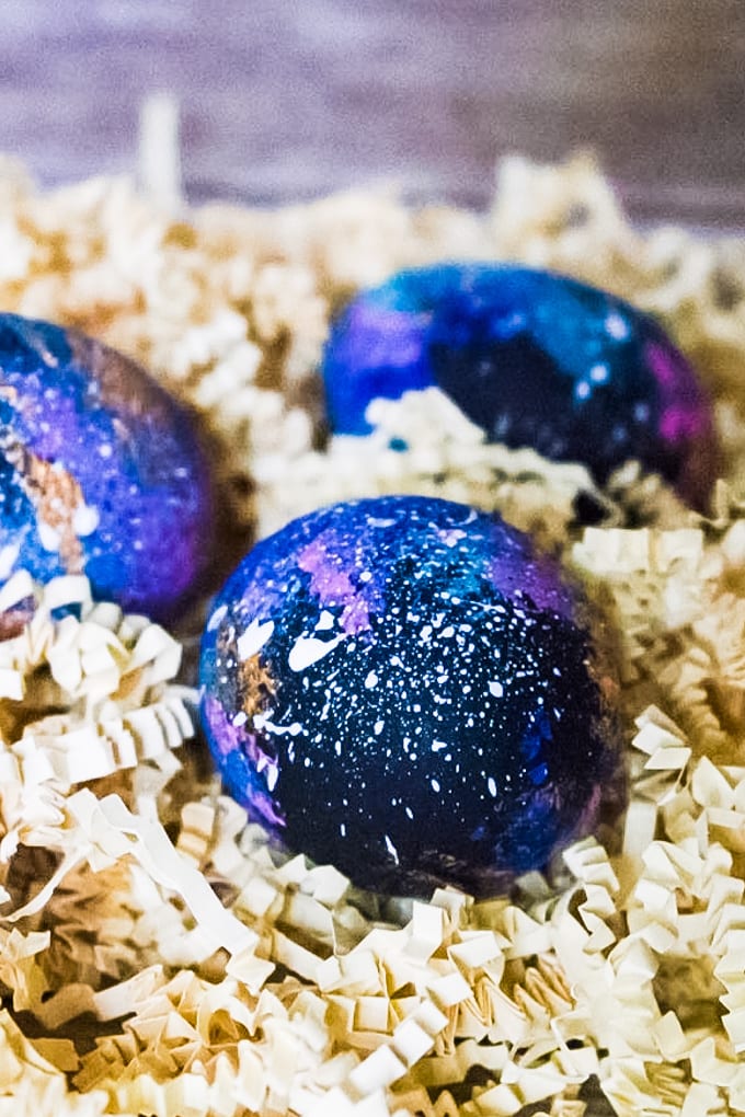Learn to make your own Galaxy Easter Eggs with this simple tutorial. They are simple to make and real showstoppers in any Easter basket. via @jugglingactmama