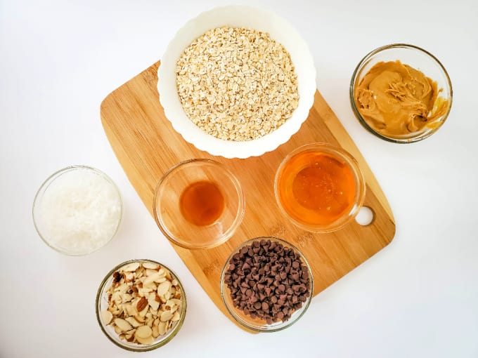 Image contains ingredients to make an easy granola bar recipe.