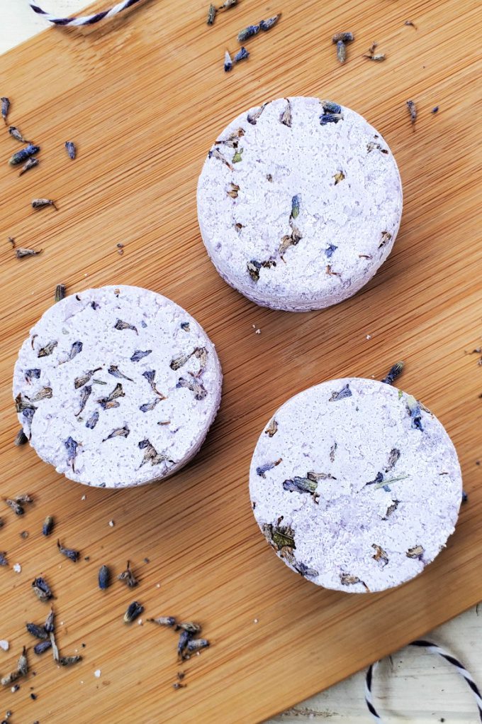 Relax and allow the stress of your day to leave your body as you shower with these Lavender Scented Shower Steamers. They are easy to make and make beautiful gifts for friends. via @jugglingactmama