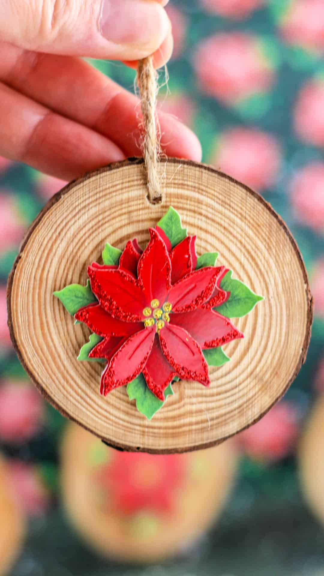 Easy Wood Slice Ornaments also make great gift tags. These are so simple and inexpensive to make and look great on your tree year after year. via @jugglingactmama