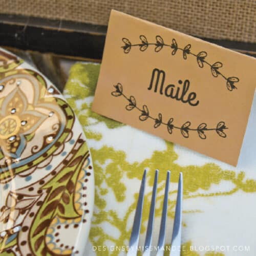 Close up of Editable Thanksgiving Place Cards - Free Printable.