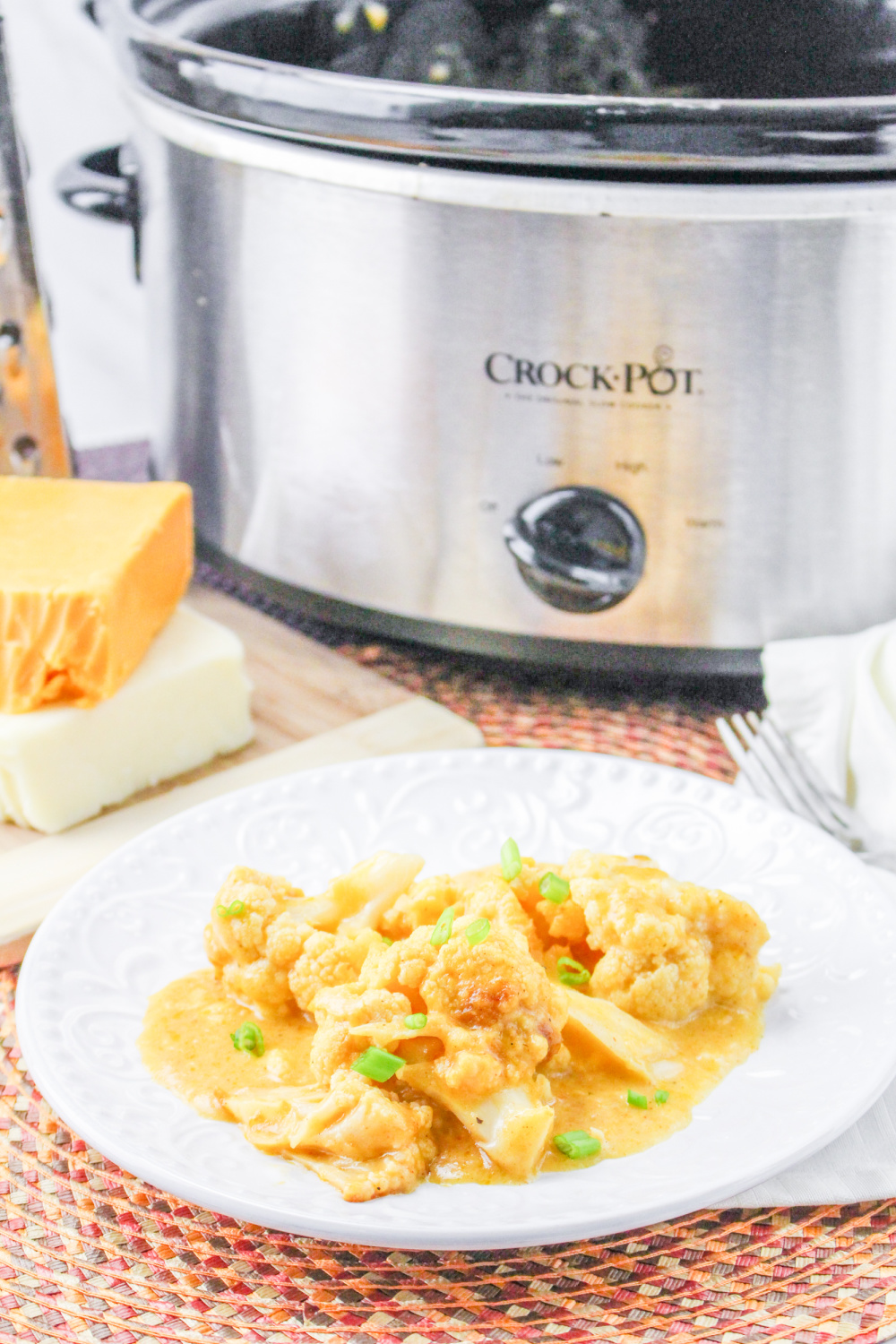 Slow Cooker Cauliflower is an easy flavor-filled side dish for any meal. Cheesy crockpot cauliflower is great for potlucks, too! via @jugglingactmama