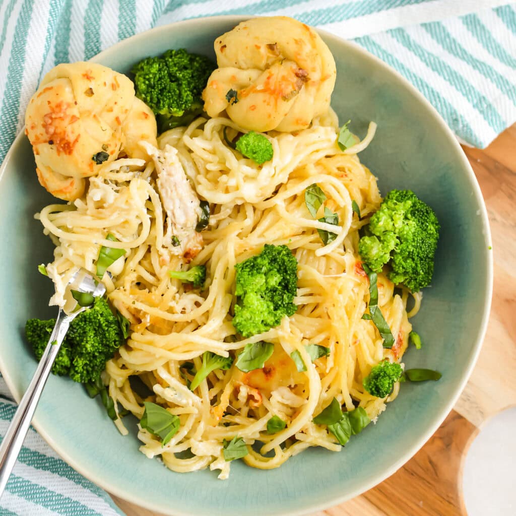 Bowl of Italian Chicken Spaghetti with broccoli.